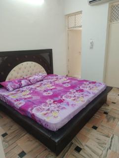 Shri Vrindavan Suites 2 Near ISKCON & Prem Mandir - 7