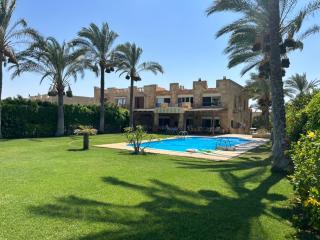 Spacious Marina Villa, Lagoon Facing with Pool - 0