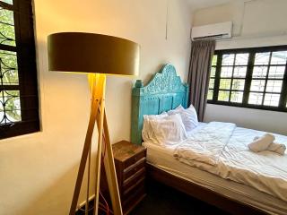 Cozy Homestay SS2 PJ King Bed in Shared Bungalow - 1