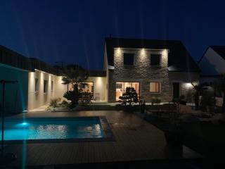 VILLA de Standing, 10 personnes, Piscine, Spa à 200m des plages - 0