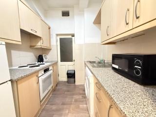 2 bedroom Queens Court W2 - 1