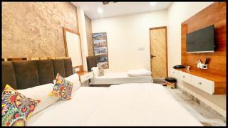 HOTEL PREMIUM VINAYAAK Near Mahakal Temple And Railway Station - Air Conditioned hotel - A Top Premium Hotel - Ujjain - 1