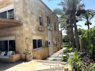 Spacious Marina Villa, Lagoon Facing with Pool - 3