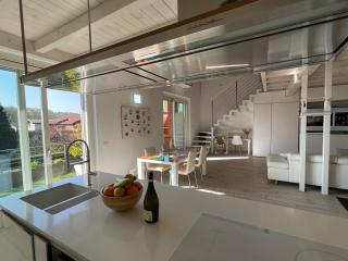 Charme Lake Loft - 1