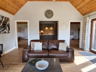Osprey Lodge 8 with Hot Tub - 3