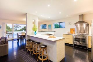 Casa Feliz - Mediterranean-style Coastal Getaway - 7