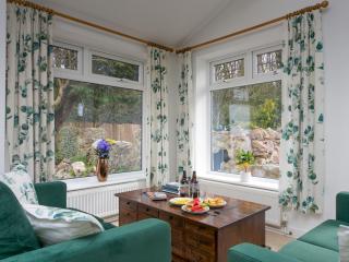 Pass the Keys Modern Character Welsh Cottage with Garden - Amlwch - 6