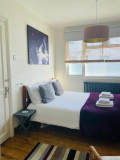 Ground floor double with en suite shower room - 4