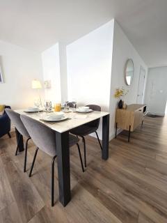 Modern One Bed Flat at Dawe Luxury Suites - An Entire Apartment near Ely Cathedral & Train Station - The Perfect Gateway to Explore Ely, Cambridge, Norfolk & London - Sleeps up to 4 - 5