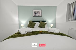 AltoHaus Luxury 4 Bed Contractors Groups - 3