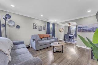 Brooklyn Townhome Updated Kitchen Sleeps 4 - 9