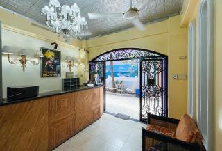 Hotel Le Carmen by RedDoorz - 3