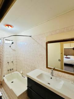 Inland Oasis Motel - 5