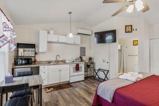 Merlot Cottage - GOTL Strip - Lover's Retreat - 2