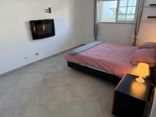Luxury 5-Bedroom Villa with Exclusive Pool Retreat - 3