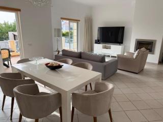 Luxury 6BR Villa Private Pool & Games Room Sleeps 12 - 8