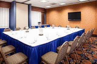 Holiday Inn Express Hotel & Suites Coralville by IHG - Coralville - 8