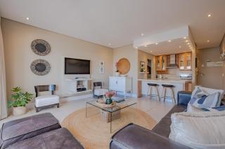 Hermanus Marine Square spacious 1 bedroom- central & close to sea - 1