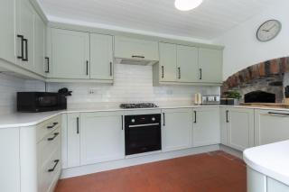 Charming 3-Bed Cottage by the River Usk - Abergavenny - 2