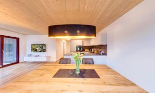 Urban-Apartmenthaus zwischen Berg und See - 3