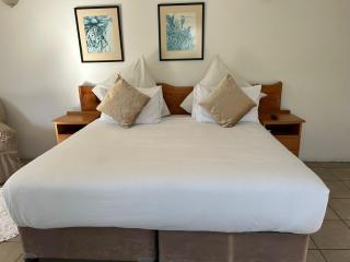 Crown Eagle Guest House - Harding - 9