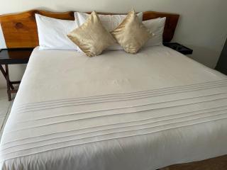 Crown Eagle Guest House - Harding - 8