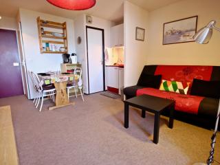 Studio cabine 4 pers. exposé Sud, au pied des pistes avec balcon et toutes commodités - FR-1-340-75 - 0