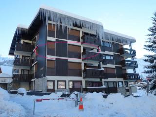 Charmant T2, 38m², proche centre station, 5 pers, parking, ski à 300m, commerces, navettes. - FR-1-304-45 - 5