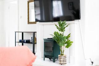 Modern 4-Bed Sandbanks Beach Retreat - 1