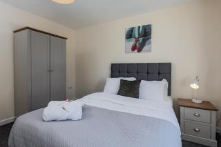 Spacious Luxurious Serviced Accommodation 6 - 8
