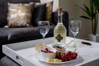 Spacious Luxurious Serviced Accommodation 6 - 4