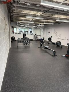 Modern & Spacious 2BR Apartment with Gym & Parking - 5