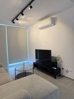 The Minimal Nest - 1