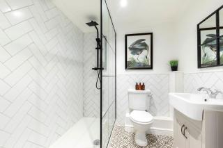 Beautiful 2-Bed 2 Bath Regency Flat with Parking - 3