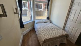 Park Road Guest House - Room To Rent On Park Road in Blackpool FY1 4ET - Blackpool - 4