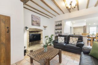 Charming 3-Bed Cottage in Central Stroud - 6