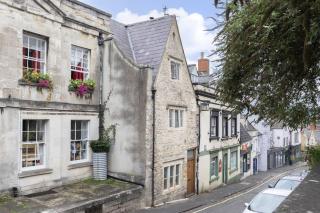 Charming 3-Bed Cottage in Central Stroud - 3