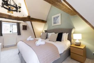 Charming 3-Bed Cottage in Central Stroud - 8