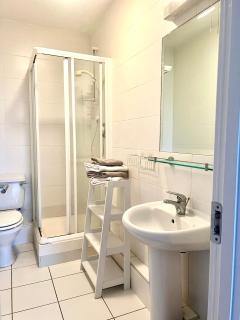 Salthill Promenade, a very cool property & location - 4