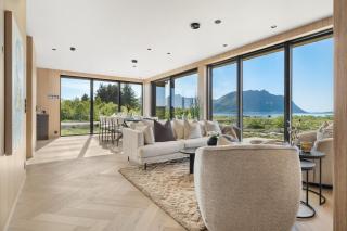 New designer cabin in Lofoten - - 2