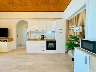 Athena Sea front Apartment, Parking & Pool - 6