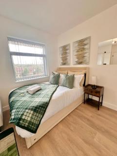 R5 - Luxury Self-Contained Studio Apartment near QE Hospital - 6