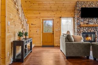 Luxury Log Cabin Lakefront, Game room & Fire Pit, - Schenevus - 5