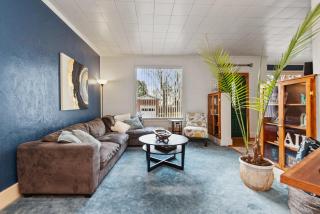 Cheerful 4BR Chalet with Seasonal Pool, Hot Tub - New Kensington - 5