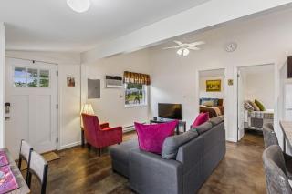 3 Charming Cottages on GOTL Strip - Sleeps 10 - 9