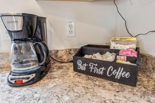 3 Charming Cottages on GOTL Strip - Sleeps 10 - 4