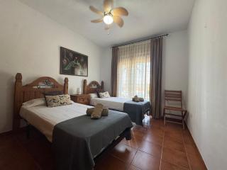 Two Bedroom one bathroom with communal swimming pool - 1