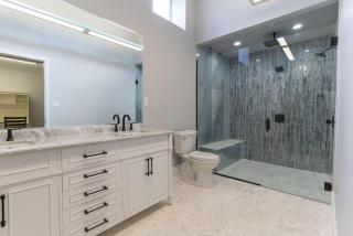 Luxury Downtown 3- bedroom Apt with WiFi - 5