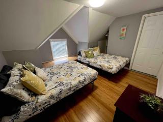 Highlands Hidden Gem 4BR apt with free parking - 4
