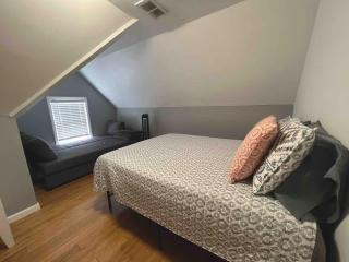 Highlands Hidden Gem 4BR apt with free parking - 1